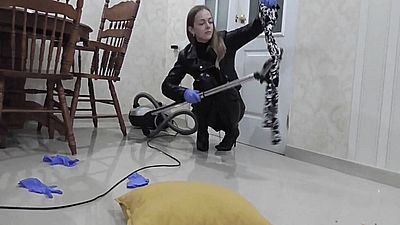 Двое трахают сисястую